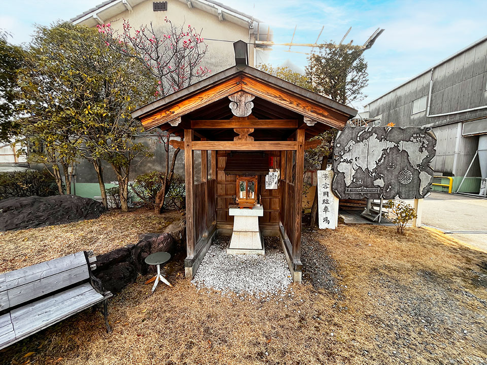 京都パイルの敷地内にある祠